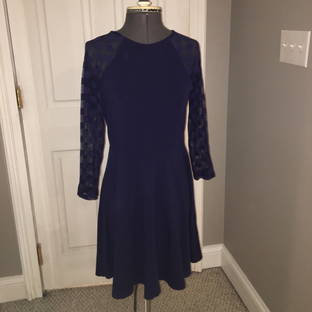 Express dress w lace sleeves